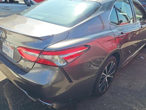 Used 2019 Toyota Camry SE w/ Carpet Mat Package image 2