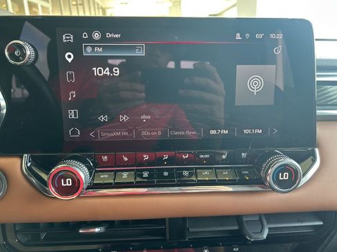 Used 2025 GMC Canyon AT4 w/ AT4 Premium Package image 14