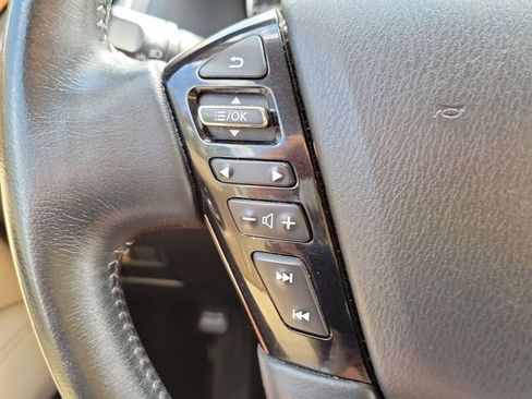 Used 2023 Nissan Armada SL w/ Captain's Chairs Package image 22