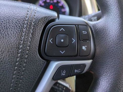 Certified 2018 Toyota Highlander LE FWD image 24