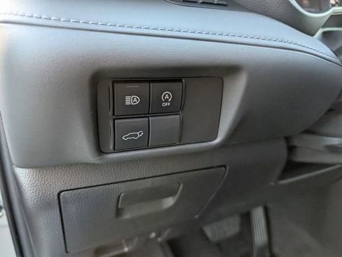 Used 2023 Toyota Highlander XLE image 17