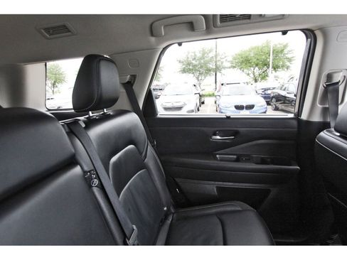 Used 2024 Nissan Pathfinder SL image 12