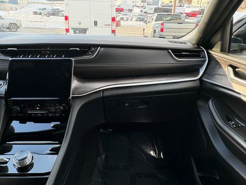 Used 2024 Jeep Grand Cherokee L Limited image 29