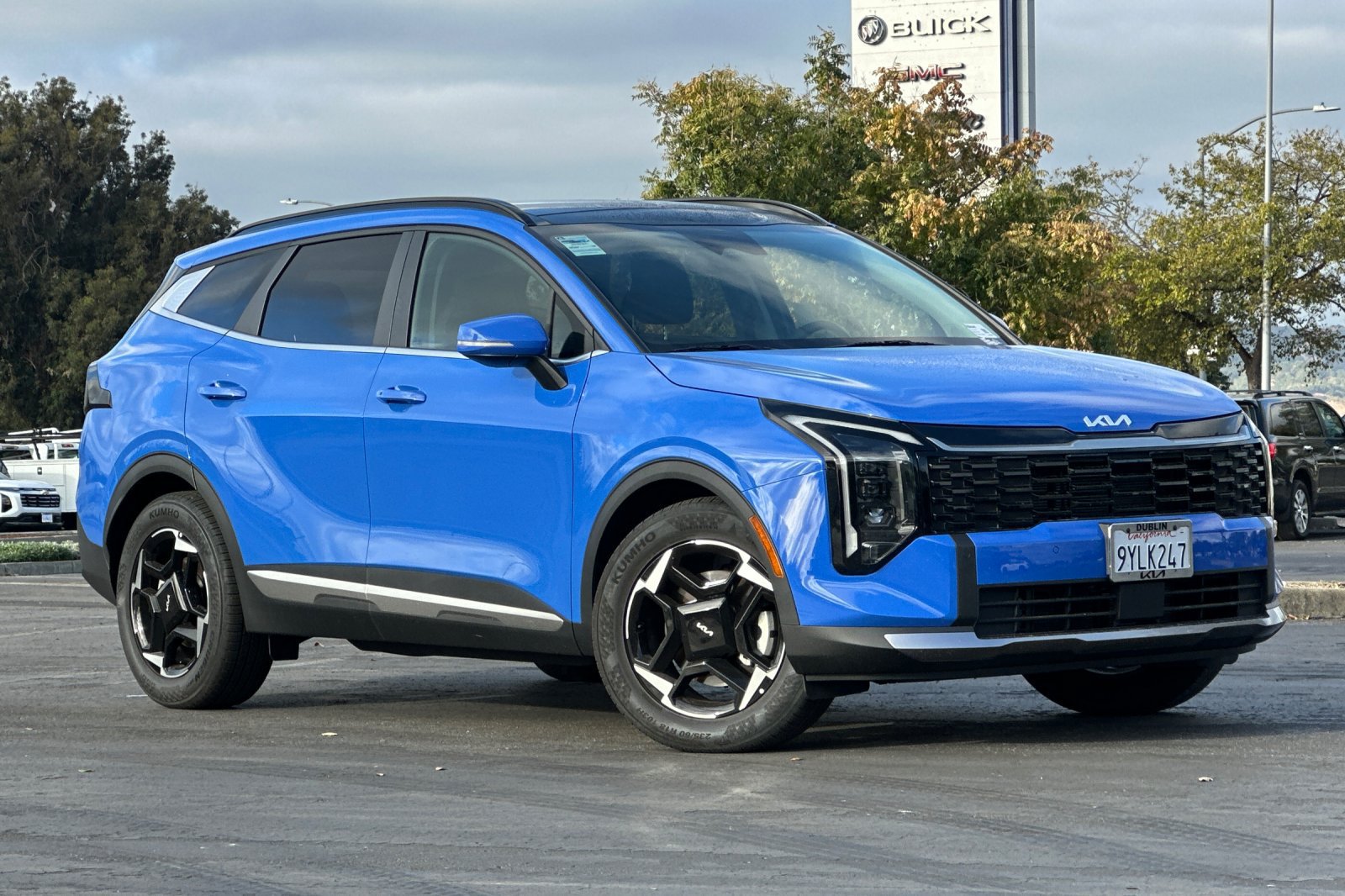 Certified 2026 Kia Sportage EX w/ EX Panorama Roof Package FWD image 2