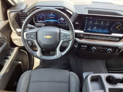 Used 2022 Chevrolet Silverado 1500 LT AWD/4WD image 6