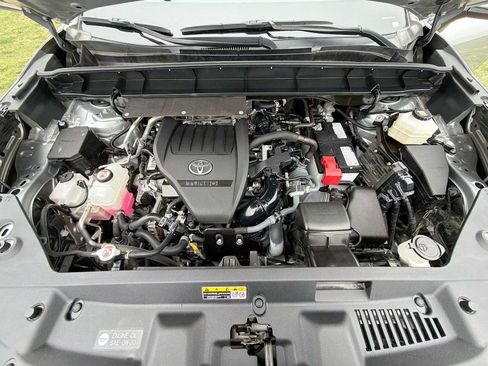 Used 2023 Toyota Highlander XLE image 11