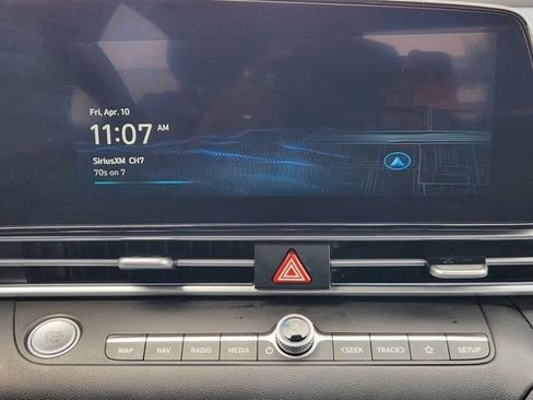 Used 2025 Hyundai Elantra SEL image 13