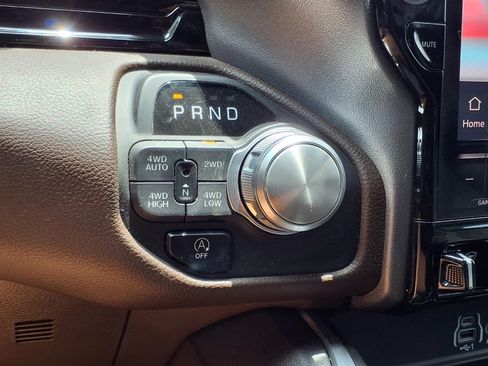 Used 2025 RAM 1500 Laramie AWD/4WD image 18