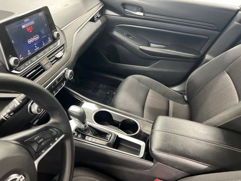 Used 2024 Nissan Altima 2.5 SV FWD image 21