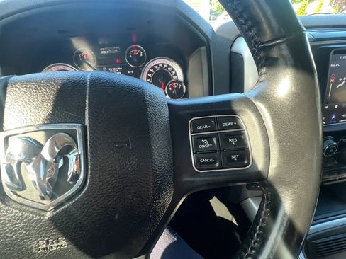 Used 2018 RAM 1500 SLT AWD/4WD image 19