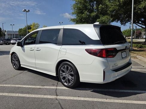 Certified 2025 Honda Odyssey Touring image 5