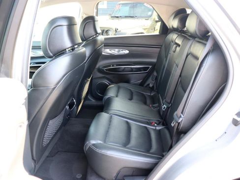 Used 2025 Genesis GV70 2.5T AWD/4WD image 12