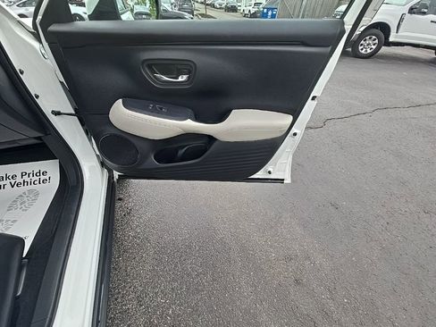 Certified 2023 Honda HR-V LX image 31
