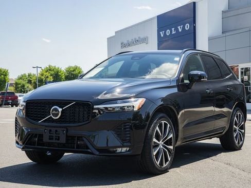Used 2024 Volvo XC60 B5 Plus w/ Protection Package Premier AWD/4WD image 3