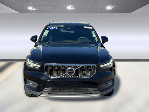 Certified 2022 Volvo XC40 T5 Momentum image 6