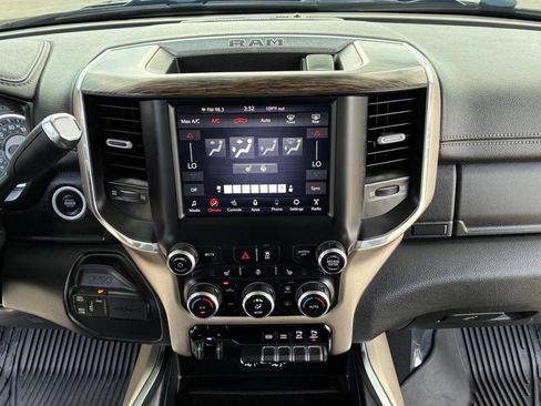 Used 2021 RAM 2500 Laramie w/ Body Color Bumper Group AWD/4WD image 22