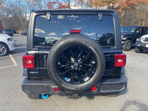 Used 2022 Jeep Wrangler Unlimited Sahara w/ Cold Weather Group AWD/4WD image 5