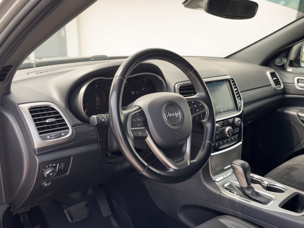 Used 2021 Jeep Grand Cherokee Laredo X RWD image 4