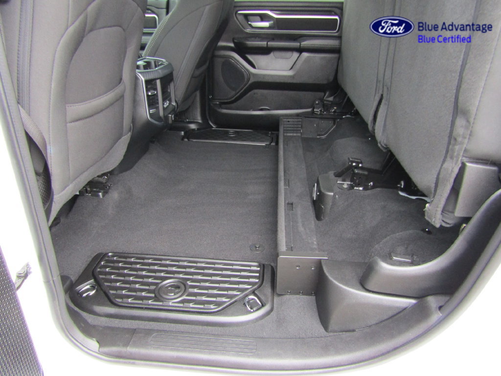 Used 2025 RAM 1500 4x4 Crew Cab image 19