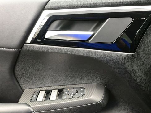 Used 2025 Mitsubishi Outlander SE image 16