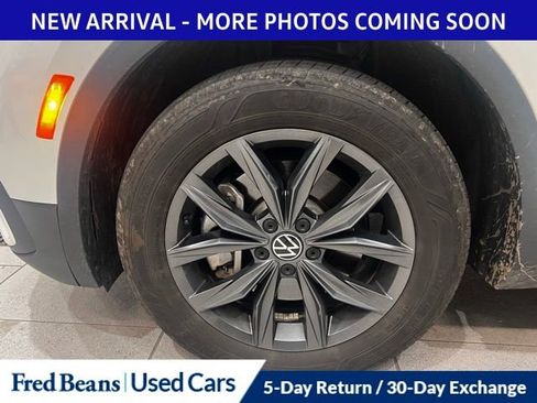 Used 2023 Volkswagen Tiguan SE w/ Panoramic Sunroof Package image 14