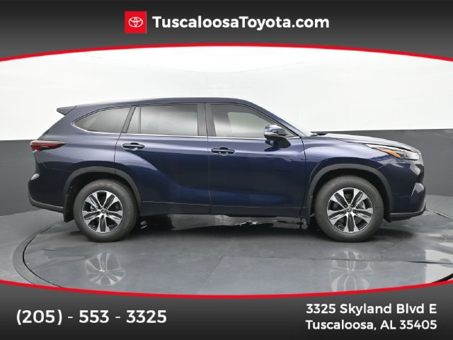Used 2025 Toyota Highlander XLE FWD image 1