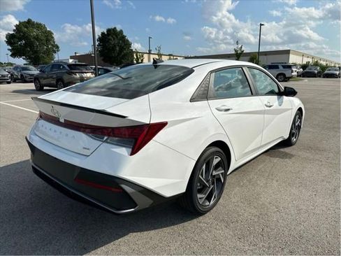 New 2025 Hyundai Elantra SEL image 5