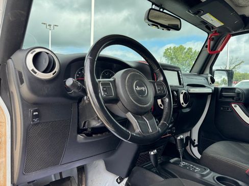 Used 2018 Jeep Wrangler Unlimited Sahara AWD/4WD image 14