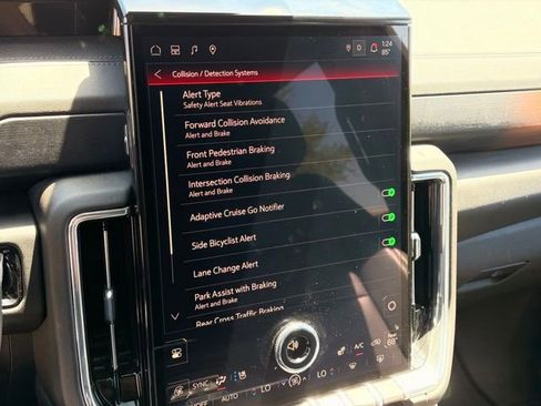 Used 2025 GMC Yukon Denali AWD/4WD image 19