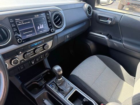 Used 2022 Toyota Tacoma TRD Off-Road AWD/4WD image 13