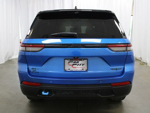 Used 2023 Jeep Grand Cherokee Trailhawk w/ Advanced Protech Group II AWD/4WD image 7