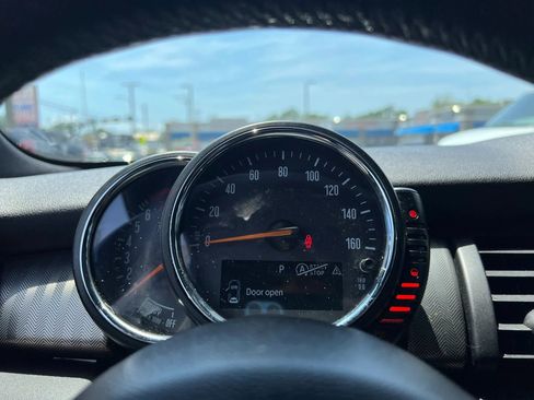 Used 2015 MINI Cooper 4-Door Hardtop FWD image 9