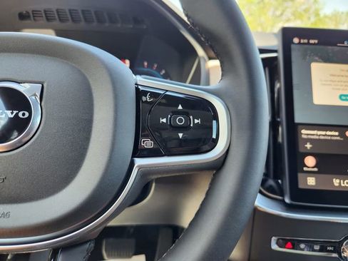 New 2025 Volvo XC90 B5 Core w/ Protection Package Premier image 17