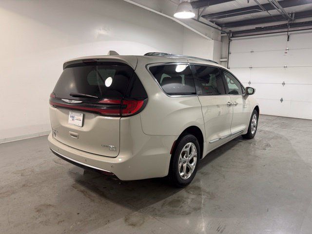 Used 2021 Chrysler Pacifica Limited AWD/4WD image 5