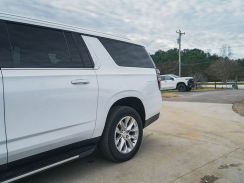 Used 2023 Chevrolet Suburban Premier image 32