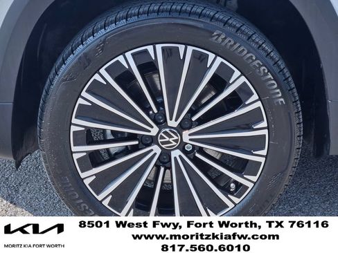 Used 2025 Volkswagen Taos SE FWD image 9