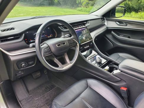 Used 2021 Jeep Grand Cherokee L Limited AWD/4WD image 11