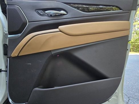 Used 2022 Cadillac Escalade ESV Premium Luxury w/ Performance Package image 29