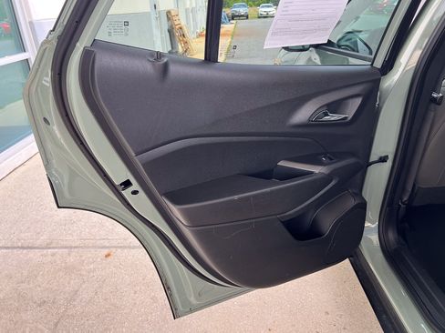 Used 2025 Chevrolet Trax ACTIV w/ Sunroof Package FWD image 21