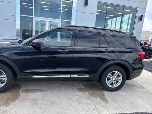 Used 2023 Ford Explorer XLT w/ Equipment Group 202A AWD/4WD image 6