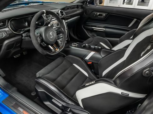 Used 2020 Ford Mustang Shelby GT500 w/ Carbon Fiber Track Pack RWD image 2