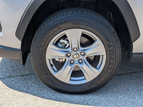 Used 2025 Toyota RAV4 XLE AWD/4WD image 14