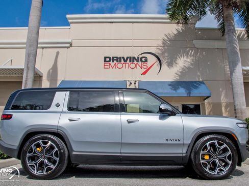 Used 2025 Rivian R1S Premium AWD/4WD image 6