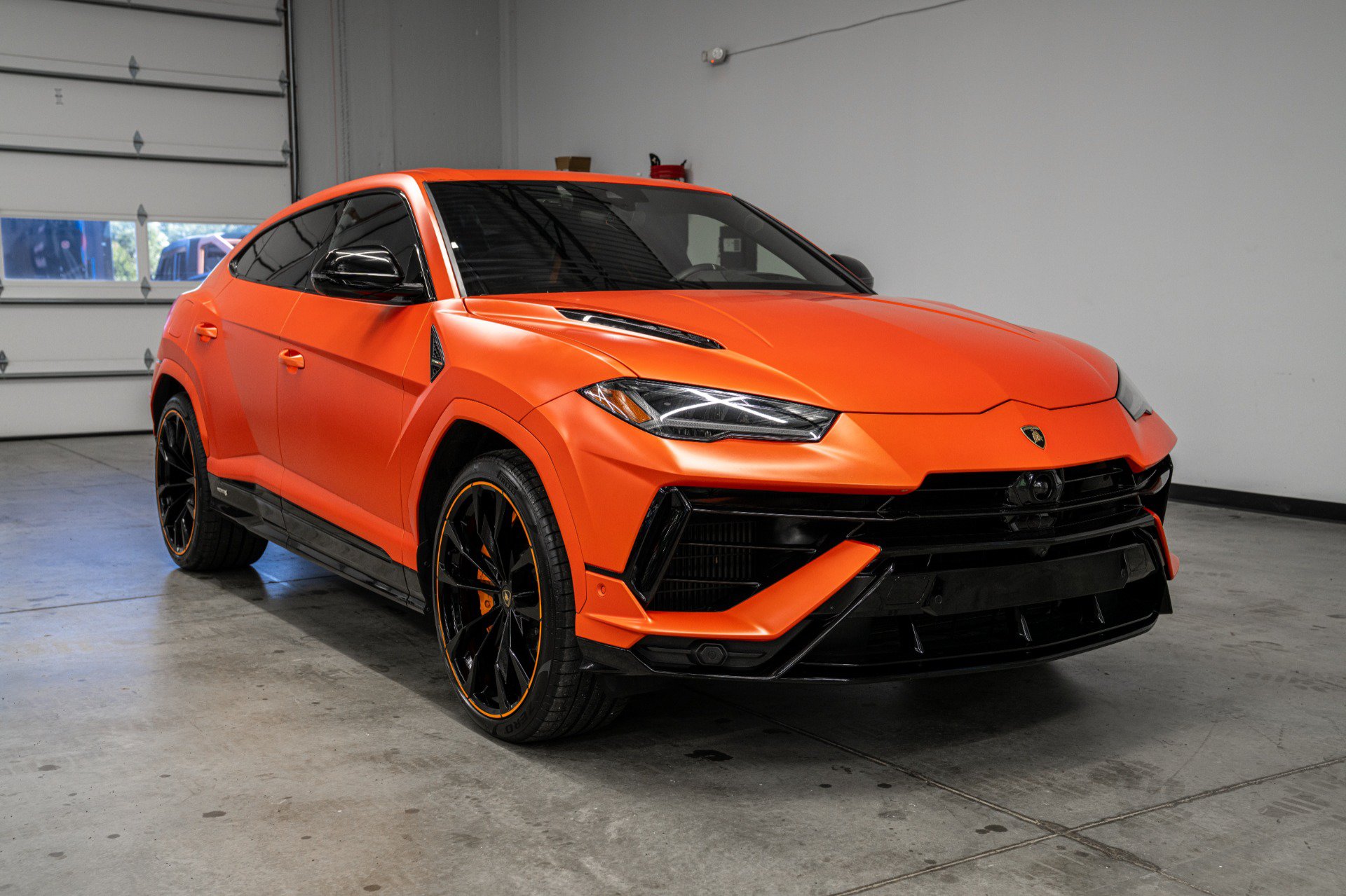 Used 2024 Lamborghini Urus S AWD/4WD image 3
