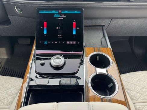 Certified 2025 Cadillac Escalade ESV Sport Platinum w/ LPO, ONYX Package AWD/4WD image 21