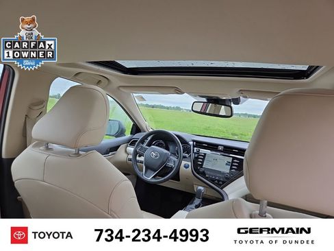 Used 2020 Toyota Camry XLE w/ Sunroof Package FWD image 18