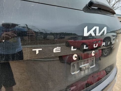 Certified 2025 Kia Telluride LX image 33