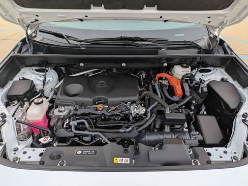 Used 2023 Toyota RAV4 SE w/ Convenience Package image 32