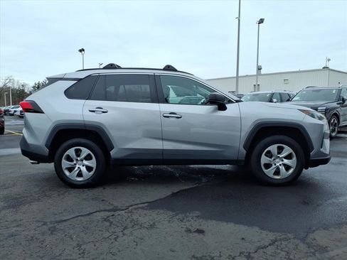 Used 2019 Toyota RAV4 LE w/ Carpet Mat Package image 6