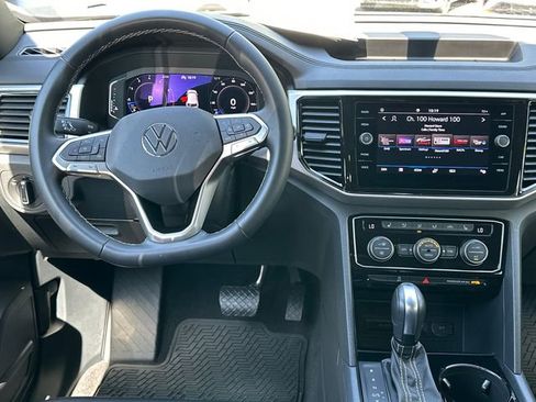 Used 2022 Volkswagen Atlas Cross Sport SE FWD image 23